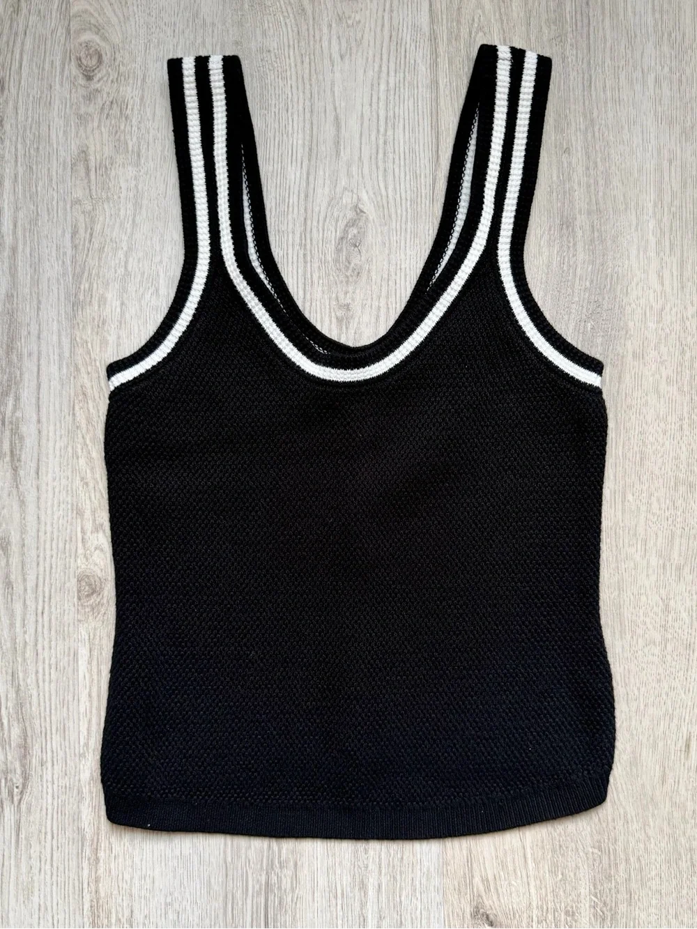 Alo Yoga - Tennis Club Sweater Knit Tank in Black w/ White - Women’s size XS